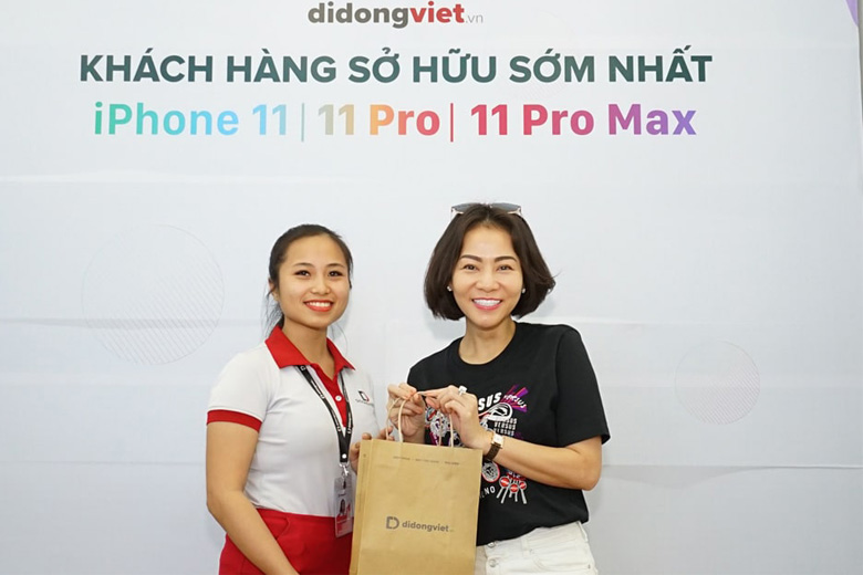 Hình ảnh ca sĩ Thu Minh Trade - In lên đời iPhone 11 Pro Max tại Di Động Việt
