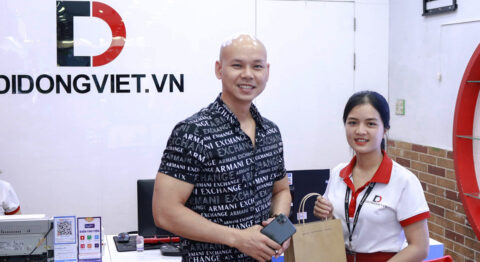 Ca sĩ Phan Đinh Tùng chọn mua iPhone 11 Pro Max tại Di Động Việt ca sĩ Phan Đinh Tùng