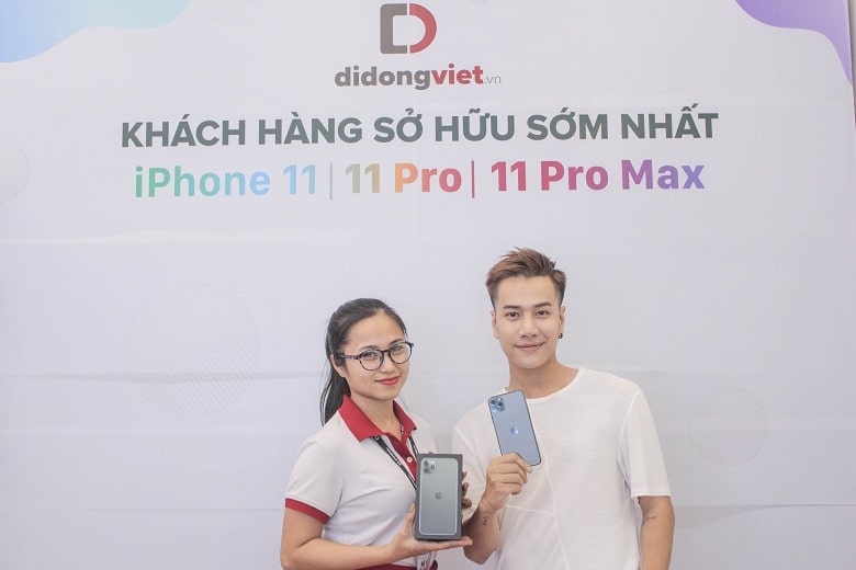 Lou Hoàng chụp ảnh cùng iPhone 11 Pro Max
