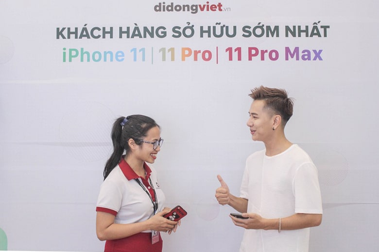 Lou Hoàng cùng iPhone 11 Pro max