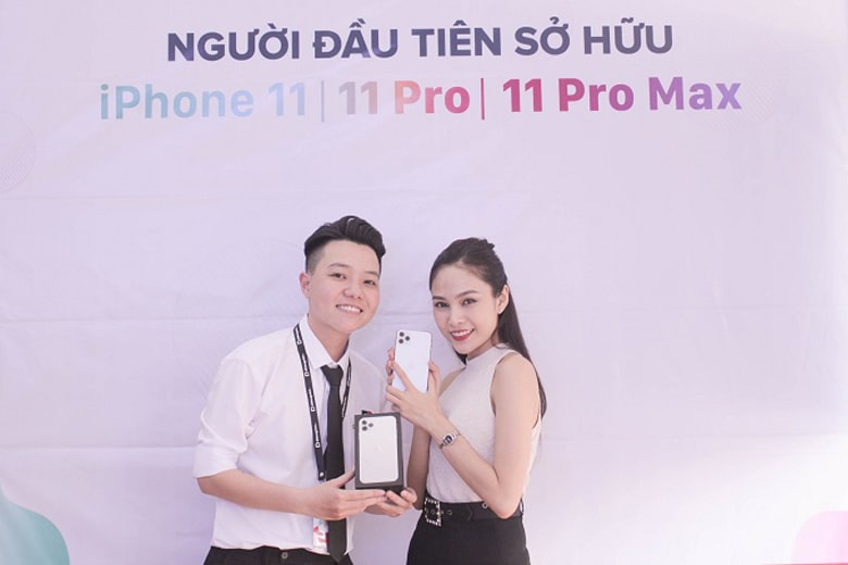 Ca sĩ lưu Hiền Trinh