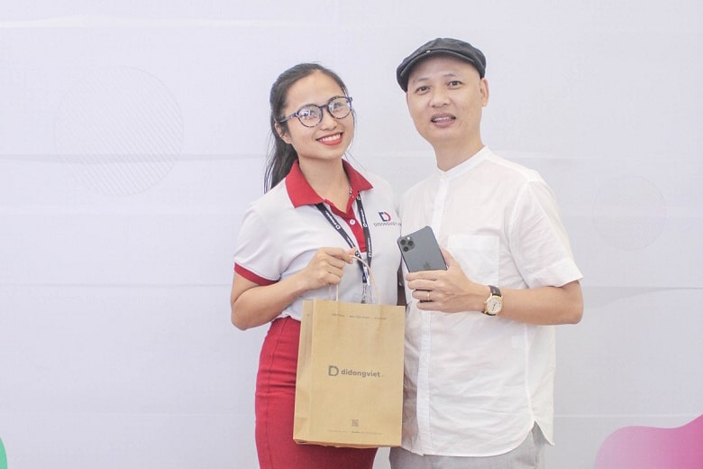 NS Nguyễn Hải Phong sở hữu iPhone 11 Pro Max Di Động Việt