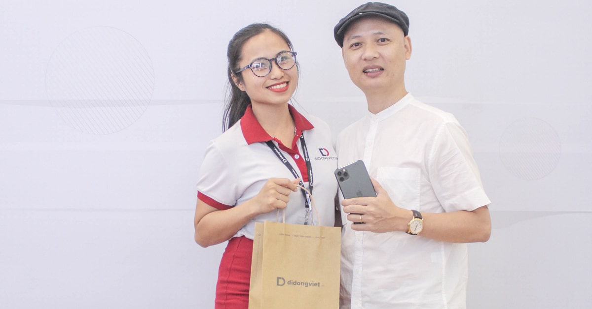 Nhạc sĩ Nguyễn Hải Phong Trade – In lên đời iPhone 11 Pro Max tại Di Động Việt