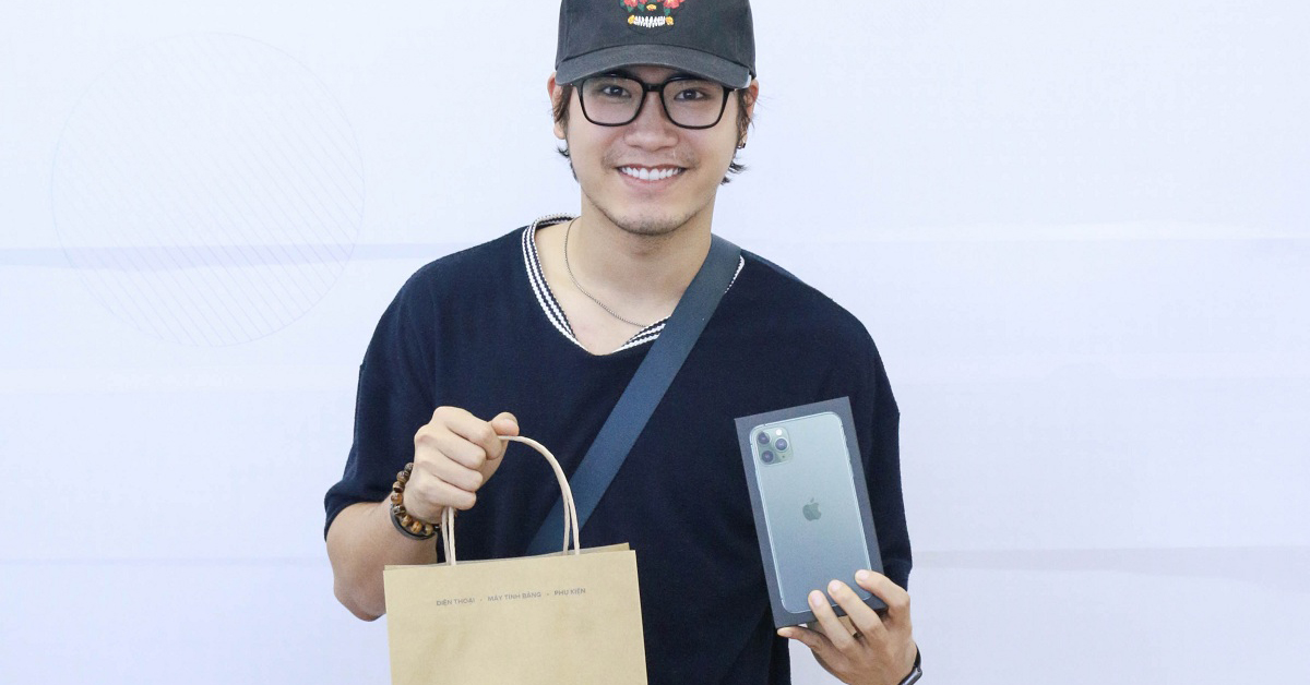 NS Khắc Hưng tác giả ca khúc ” Anh đợi em được không” lên đời iPhone 11 Pro Max