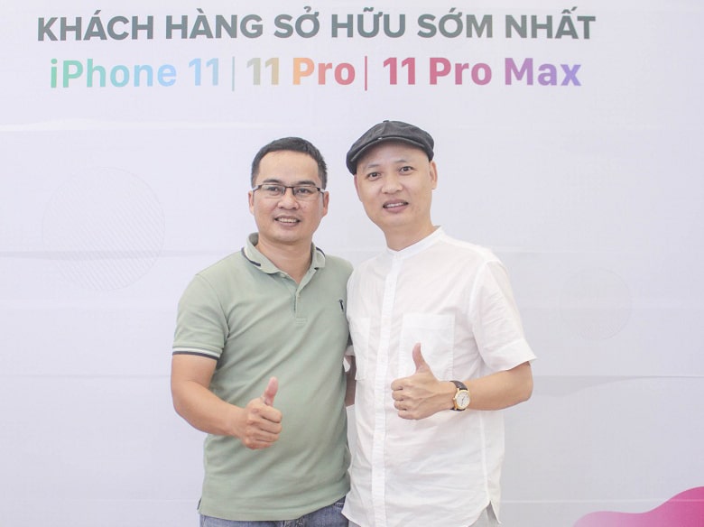 NS Nguyễn Hải PHong cùng iPhone 11 Pro Max