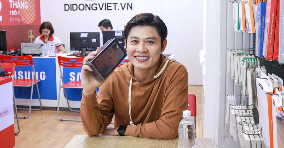 Nhạc sĩ Nguyễn Văn Chung lên đời iPhone 11 Pro Max tại Di Động Việt