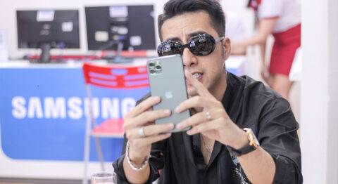 Nhạc sĩ, ca sĩ Only C sở hữu iPhone 11 Pro Max tại Di Động Việt Nhạc sĩ One C chọn mua iPhone 11 Pro Max Di Động Việt