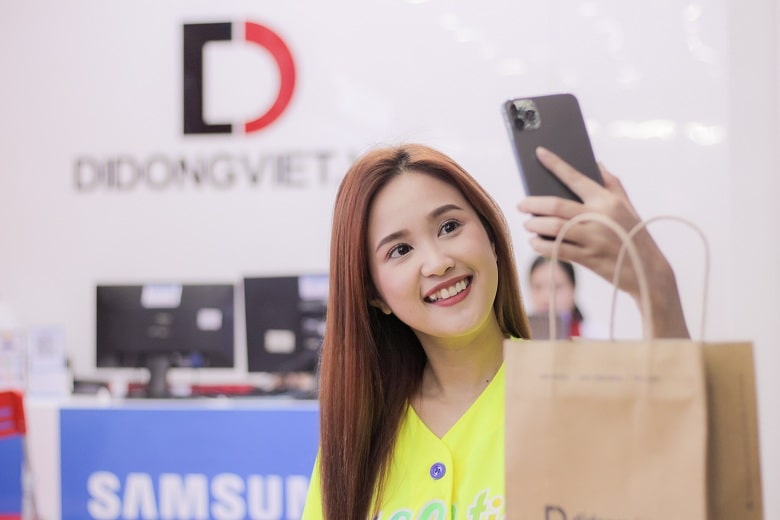 Diễn viên Phương Hằng lên đời iPhone 11 Pro Max 