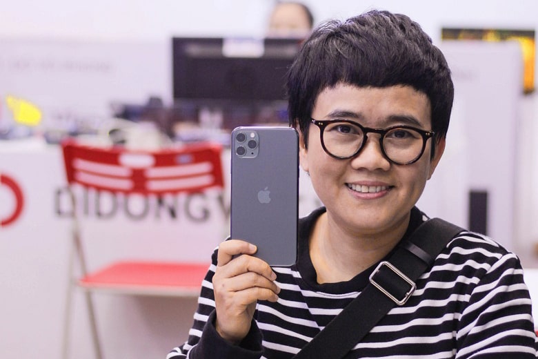Nhạc sĩ Phương Uyên chọn lên đời iPhone 11 Pro max 