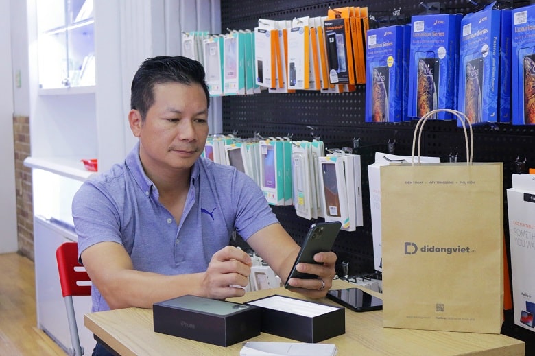 Shark Hưng chọn Trade-In iPhone 11 Pro Max mới tại Di Động Việt