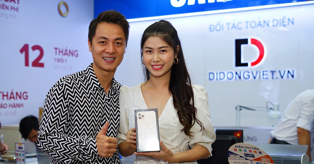 Vợ chồng ca sĩ Đăng Khôi – Thủy Anh lên đời iPhone 11 Pro Max tại Di Động Việt