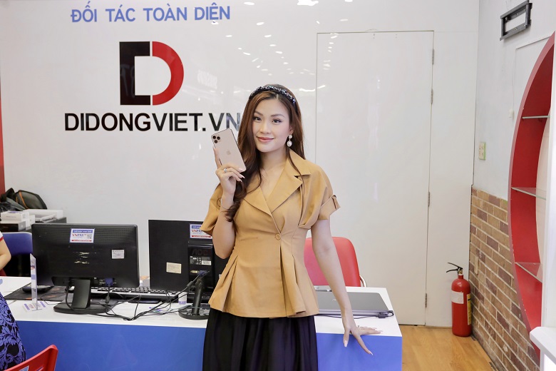 Á hậu Diễm Trang tin tưởng chọn mua iPhone 11 Pro Max tại Di Động Việt 8 Nàng á hậu xinh đẹp chọn phiên bản iPhone 11 Pro Max cao cấp nhất