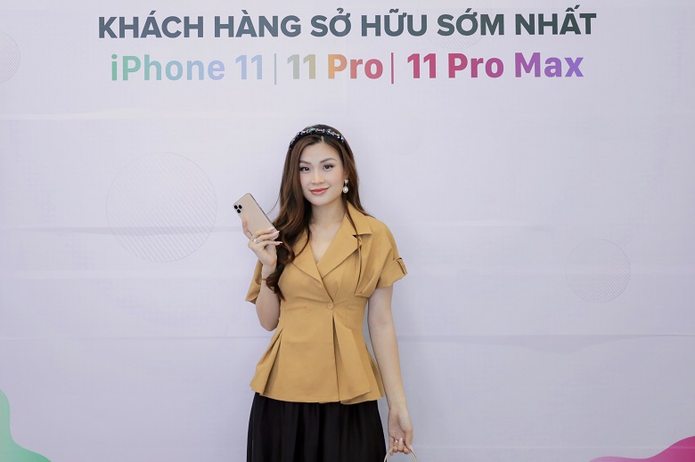 Á hậu Diễm Trang tin tưởng chọn mua iPhone 11 Pro Max tại Di Động Việt 9 Á hậu Diễm Trang rất hứng thú với chương trình Trade-In thu cũ lên đời tại Di Động Việt