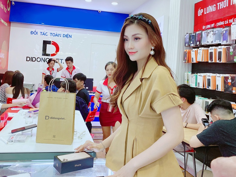 Á hậu Diễm Trang tin tưởng chọn mua iPhone 11 Pro Max tại Di Động Việt 7 Á hậu Diễm Trang chọn phiên bản iPhone 11 Pro Max mới nhất
