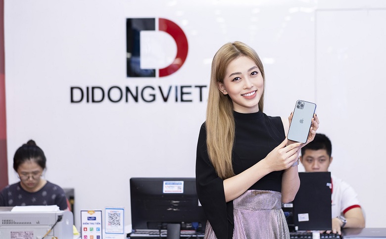 “Học lỏm” cách Hoa hậu Đỗ Mỹ Linh, Tiểu Vy, Á hậu Phương Nga lên đời iPhone 11 Pro Max tiết kiệm 10 Á hậu Phương Nga khoe chiếc iPhone 11 Pro Max mới sắm tại Di Động Việt