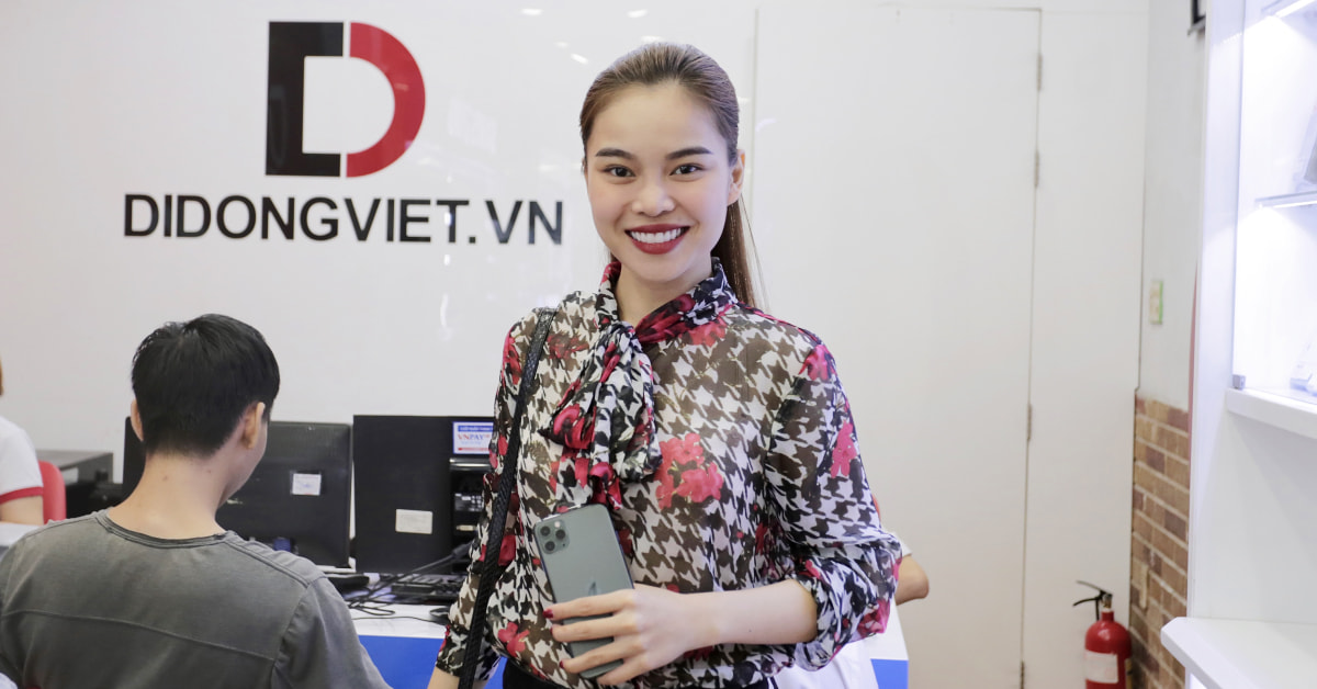 Ca sĩ Giang Hồng Ngọc chọn mua iPhone 11 Pro Max tại Di Động Việt
