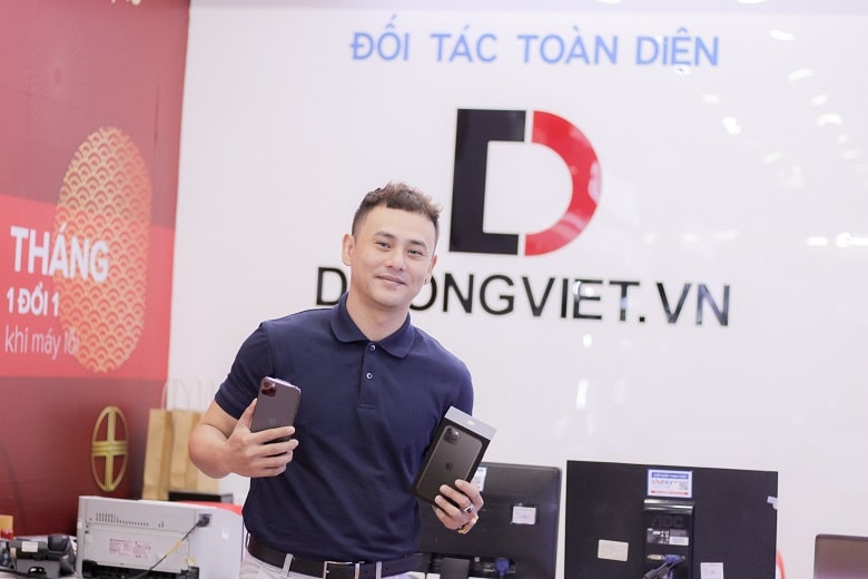 Nam ca sĩ rất hứng thú với chương trình Trade-In lên đời iPhone tại Di Động Việt