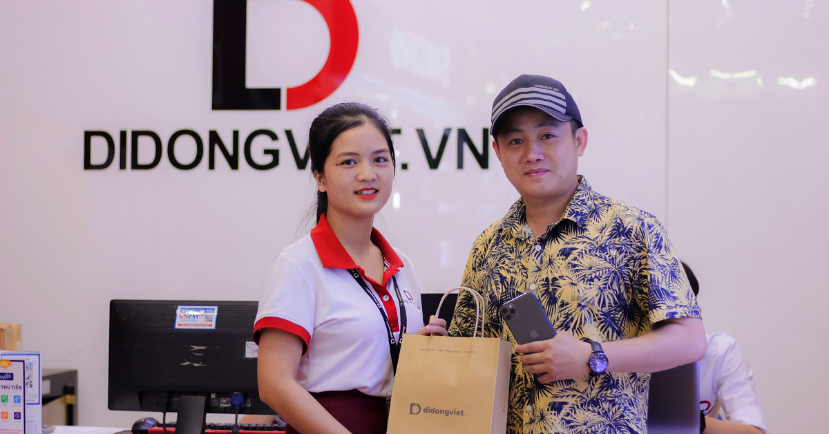 Diễn viên hài Hữu Tín tin tưởng “tậu” iPhone 11 Pro Max tại Di Động Việt