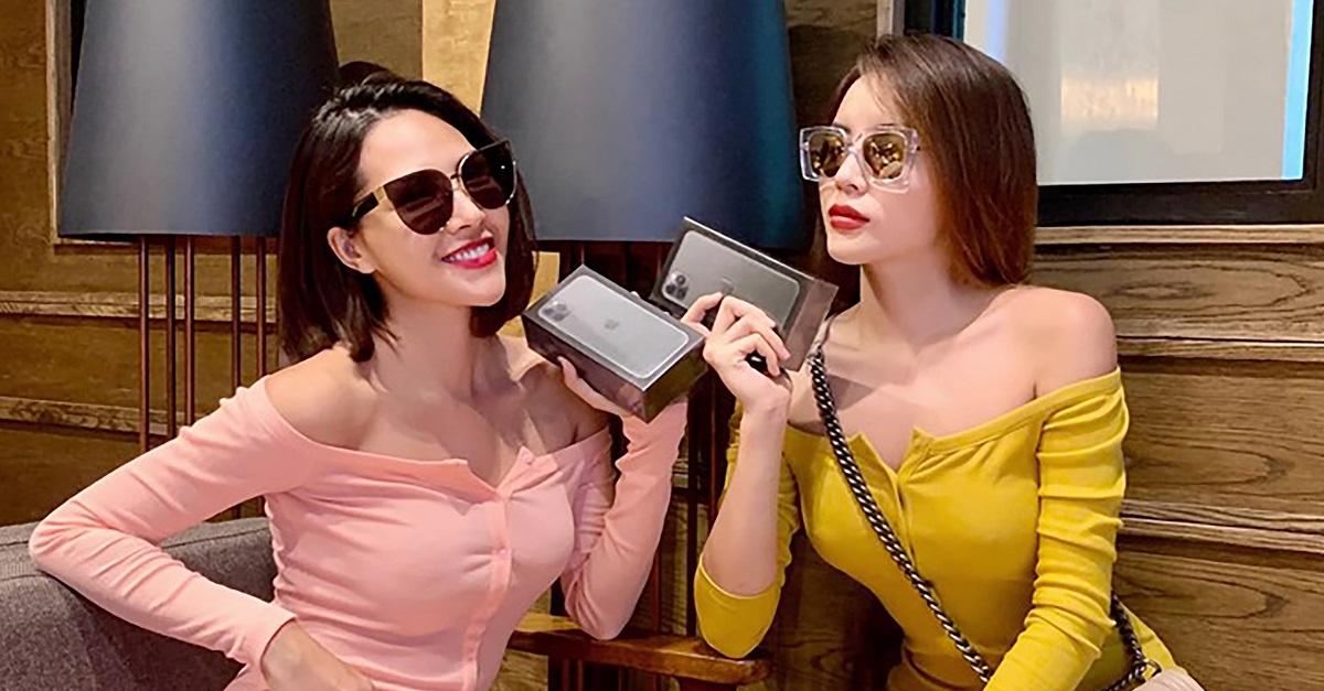 Hoa hậu Kỳ Duyên cùng siêu mẫu Minh Triệu “tậu” iPhone 11 Pro Max tại Di Động Việt
