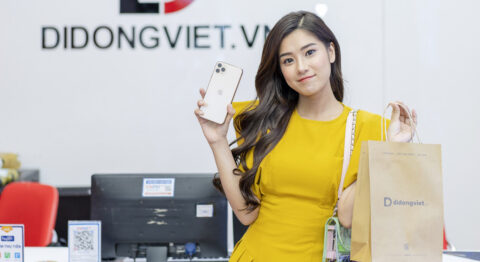 Ca sĩ Hoàng Yến Chibi tin tưởng chọn Di Động Việt để mua iPhone 11 Pro Max tặng mẹ ca sĩ hoàng yến chibi