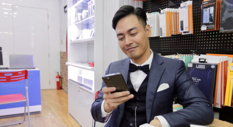 MC Phan Anh Trade-In thu cũ đổi mới lên đời iPhone 11 Pro Max tại Di Động Việt mc phan anh