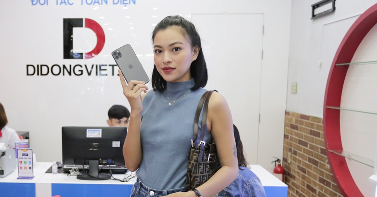 Người mẫu Tú Hảo chọn Trade-In lên đời iPhone 11 Pro Max tại Di Động Việt