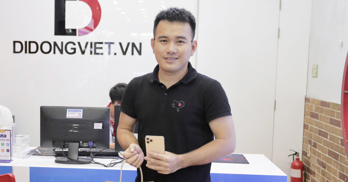 Nhà thiết kế Lê Thanh Hòa lên đời iPhone 11 Pro Max tại Di Động Việt