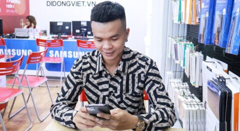 Nhạc sĩ Phúc Trường chọn lên đời iPhone 11 Pro Max tại Di Động Việt nhạc sĩ Phúc Trường