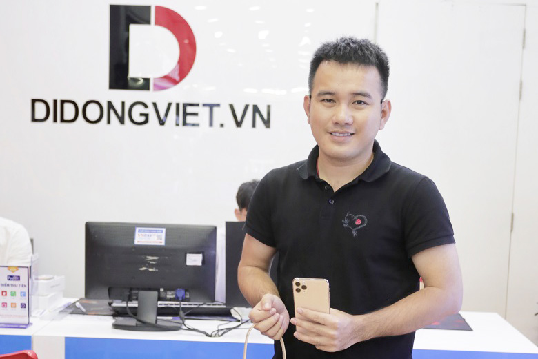 Anh rất hứng thúc với chương trình Trade-In lên đời iPhone 11 Pro tại Di Động Việt