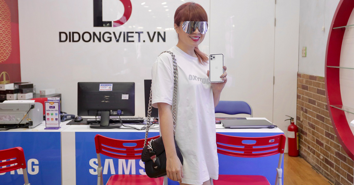 Nhạc sĩ Lưu Thiên Hương lên đời iPhone 11 Pro Max tại Di Động Việt