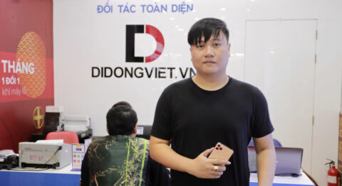 Nhạc sĩ Vương Anh Tú ” tậu” iPhone 11 Pro Max tại Di Động Việt Nhạc sĩ Vương Anh Tú lên đời iPhone 11 Pro Max Di Động Việt