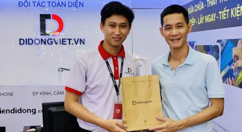 Nhạc sĩ Hoài Sa lựa chọn lên đời iPhone 11 Pro Max tại Di Động Việt Nhạc sĩ Hoài Sa chọn mua iPhone 11 Pro Max Di Động Việt