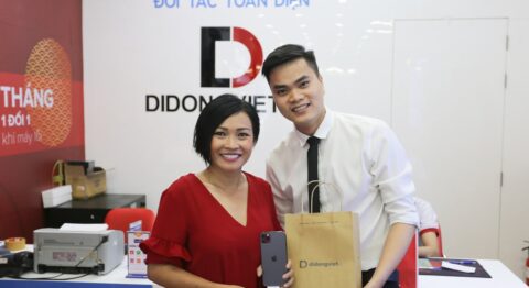Ca sĩ Phương Thanh tin tưởng lên đời iPhone 11 Pro Max tại Di Động Việt Ca sĩ Phương Thanh chọn mua iPhone 11 Pro Max Di Động Việt