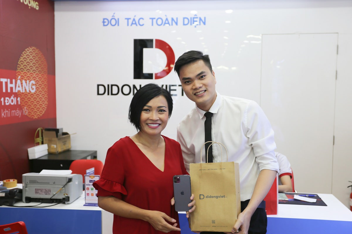 Ca sĩ Phương Thanh tin tưởng lên đời iPhone 11 Pro Max tại Di Động Việt