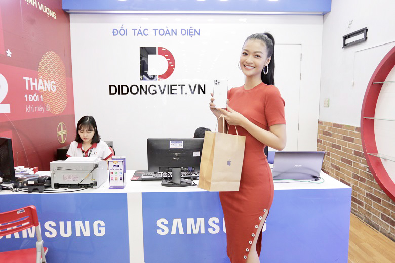 Á hậu 1 Kiều Loan lên đời iPhone 11 Pro Max tại Di Động Việt