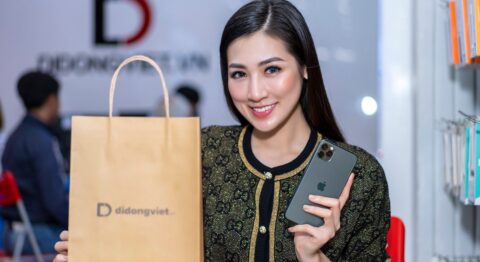 Á hậu Tú Anh chọn mua iPhone 11 Pro Max tại Di Động Việt