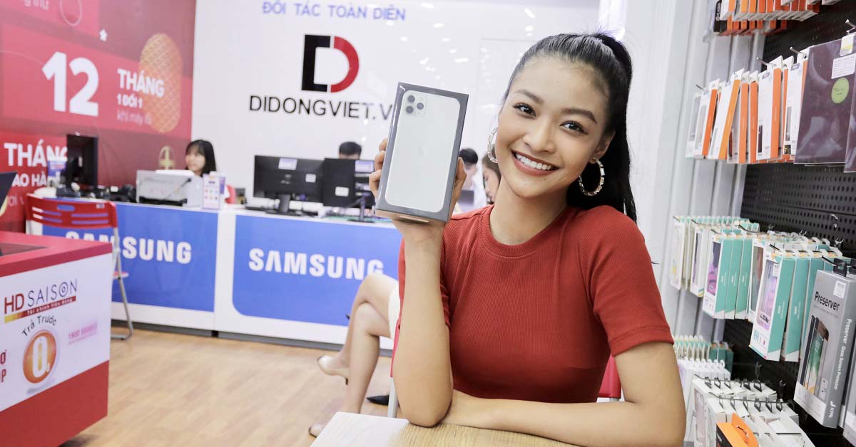 Á hậu Kiều Loan Trade-In thu cũ đổi mới lên đời iPhone 11 Pro Max tại Di Động Việt