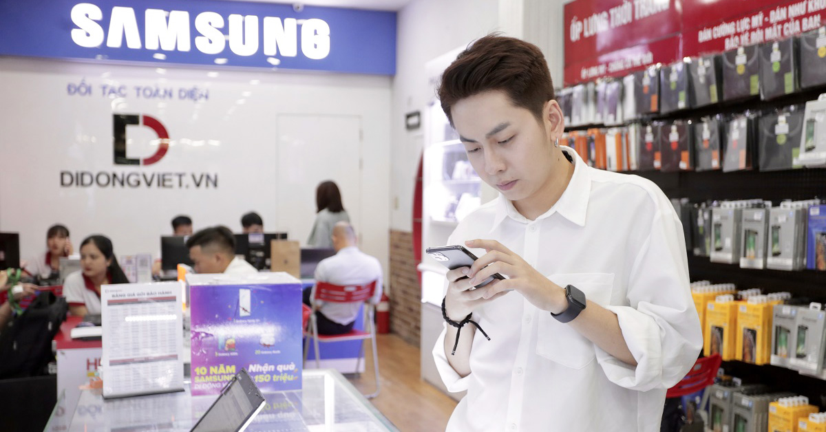 Ca sĩ OSAD lên đời iPhone 11 Pro Max bằng hình thức Trade-In tại Di Động Việt