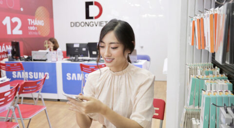 Hoa hậu Lương Thùy Linh tin tưởng lên đời iPhone 11 Pro Max tại Di Động Việt hoa hậu Lương Thùy Linh