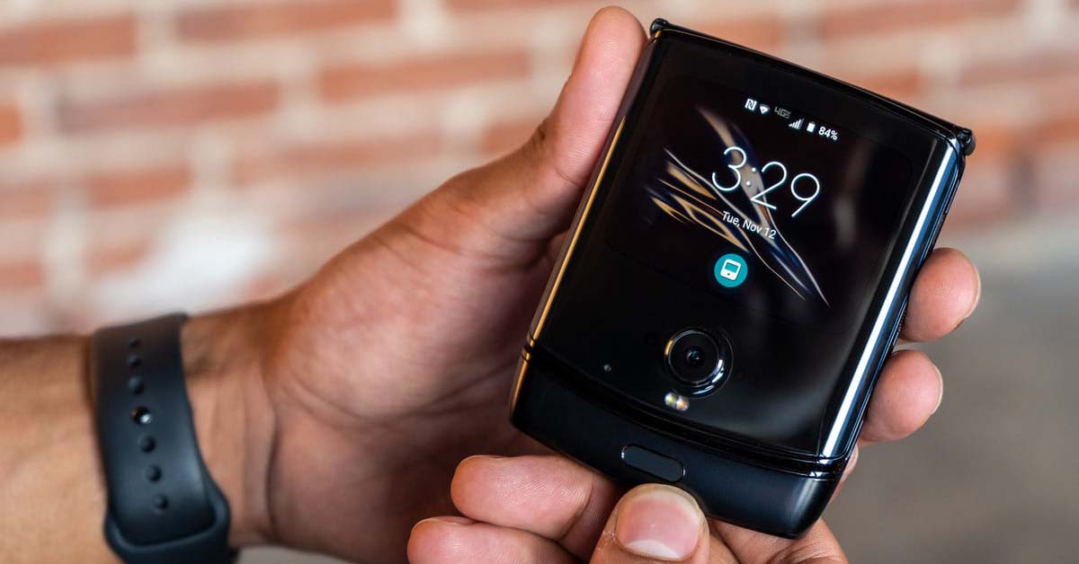 Trên tay Motorola Razr: thiết kế nhỏ gọn, bản lề chắc chắn, giá 1500 USD