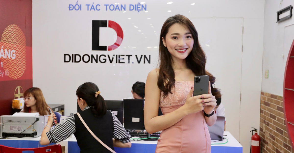 Hoa Hậu Nguyễn Ngọc Nữ Trade – In lên đời iPhone 11 Pro Max tại Di Động Việt