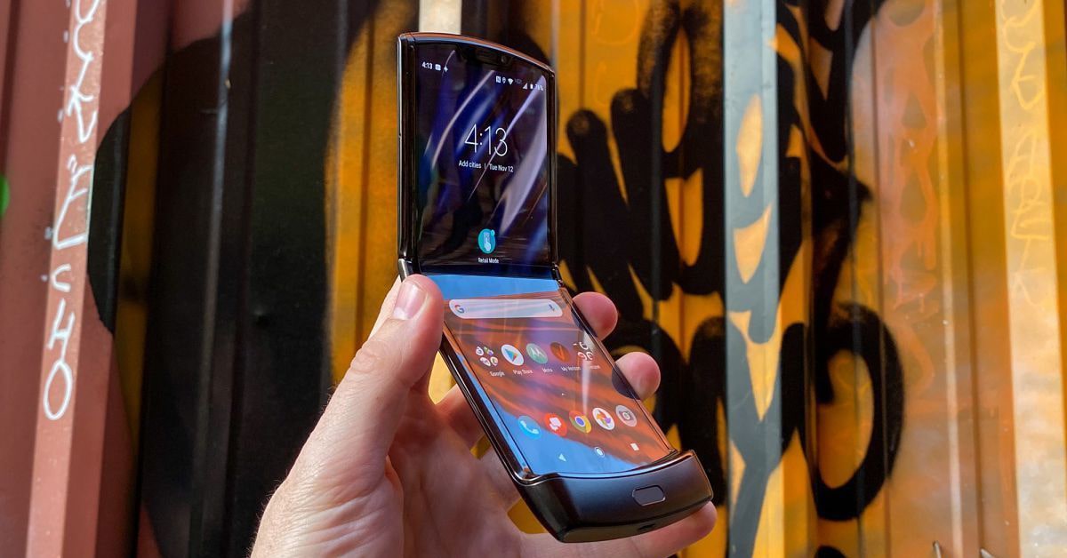 Motorola Razr 2019 smartphone nếp gấp thách thức Samsung Galaxy Fold