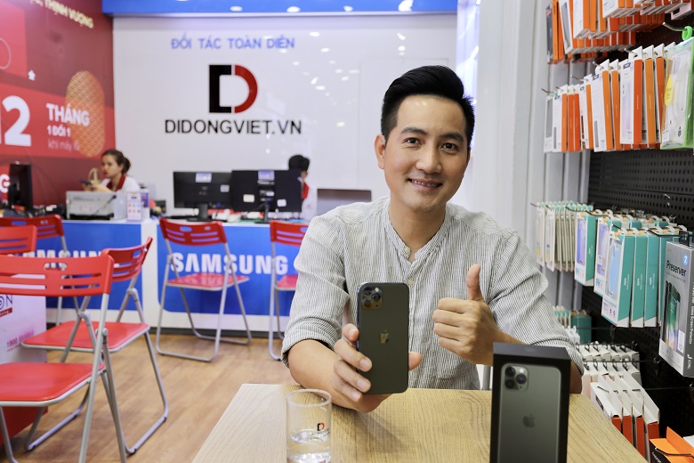 Ca sĩ Nguyễn Phi Hùng lên đời chiếc iPhone 11 Pro Max cao cấp