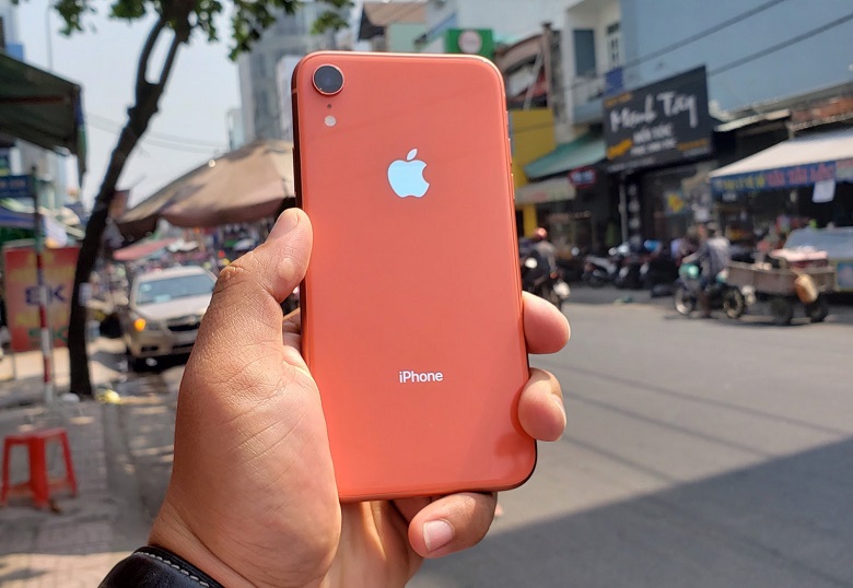 iPhone Xr đang có sức mua cao nhờ giá bán tốt cùng nhiều màu sắc trẻ trung.