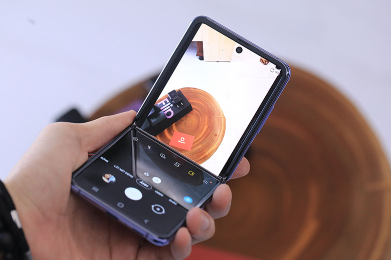 Camera Galaxy Z Flip thế hệ đầu tiên