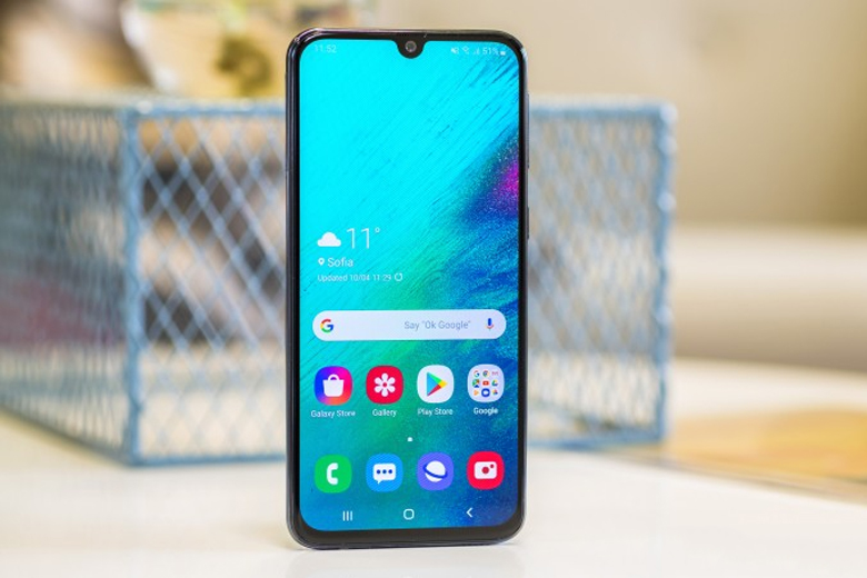 Samsung Galaxy A40 được trang bị màn hình Super AMOLED cỡ 5,9 inch lớn hơn