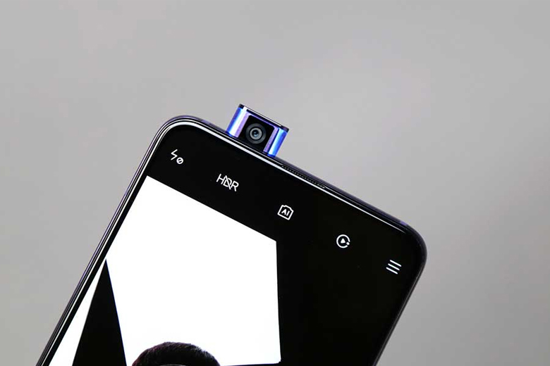 Camera selfie pop-up chứa cảm biến với độ phân giải 20MP.