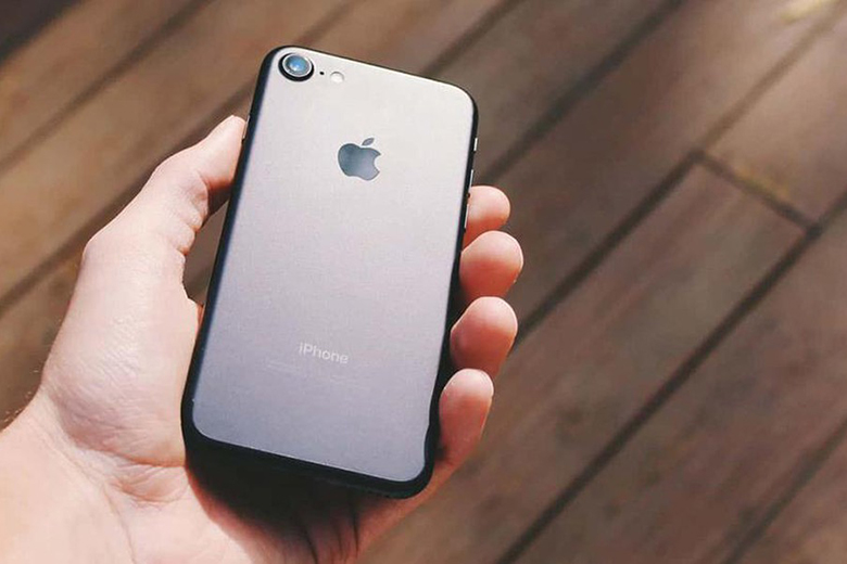 iPhone SE 2020 có thiết kế nhỏ gọn