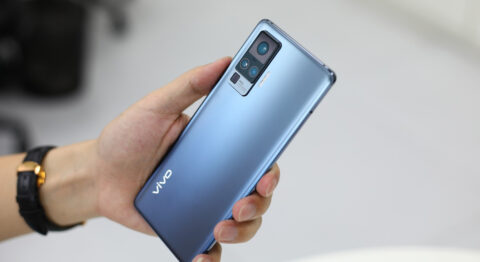 Vivo X50 Pro hé lộ hình ảnh thực tế với thiết kế gradient tuyệt đẹp và cụm camera độc đáo