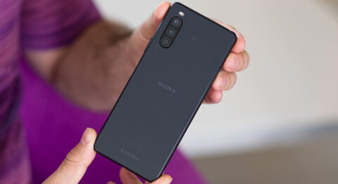 Trên tay Sony Xperia 10 II: Thiết kế đẹp mắt, màn hình OLED, chip Snapdragon 665, 3 camera sau Trên tay Sony Xperia 10 II: Thiết kế đẹp mắt, màn hình OLED, chip Snapdragon 665, 3 camera sau